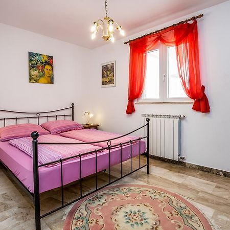Apartment Carolina Ližnjan 外观 照片