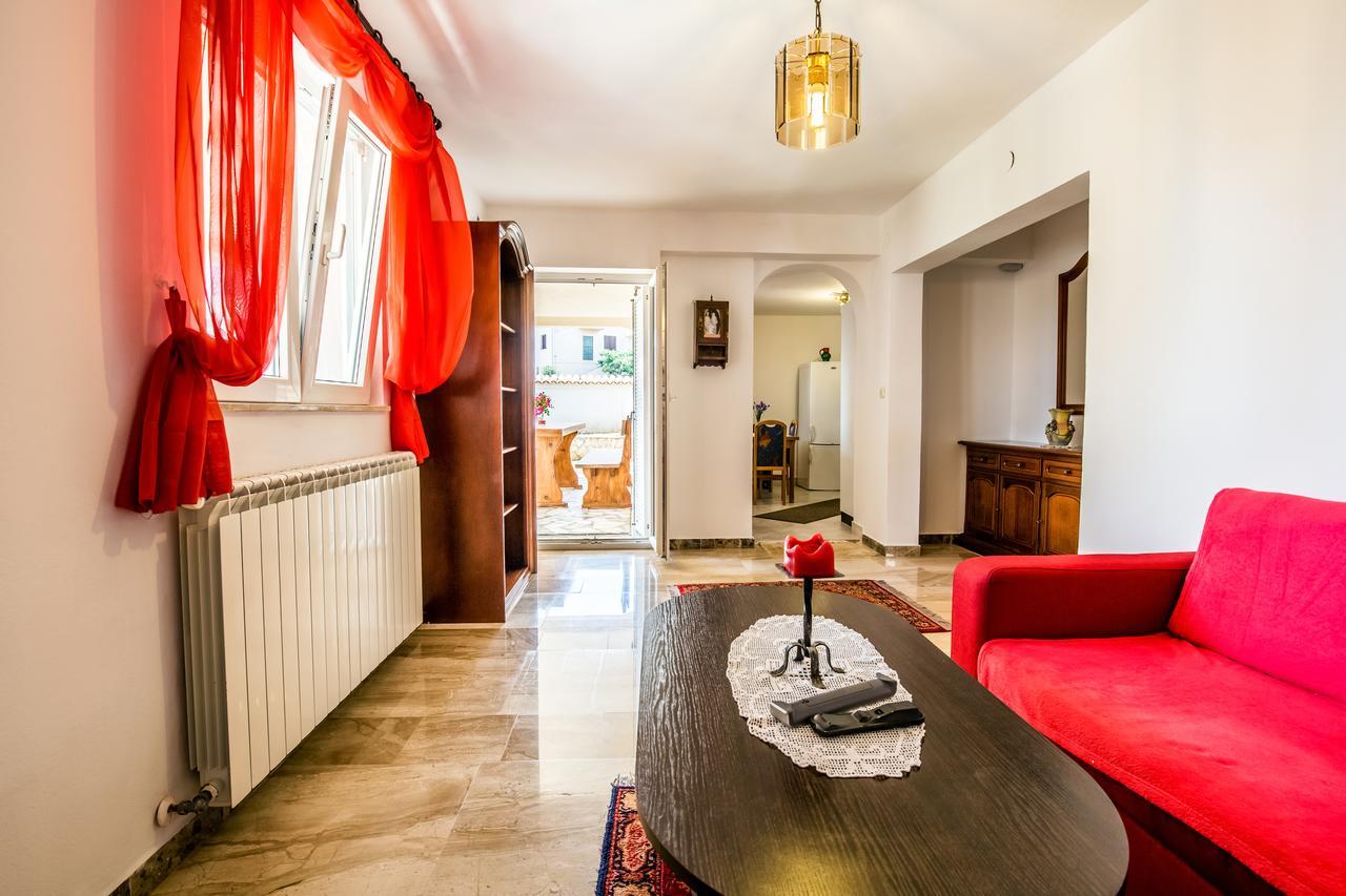 Apartment Carolina Ližnjan 外观 照片