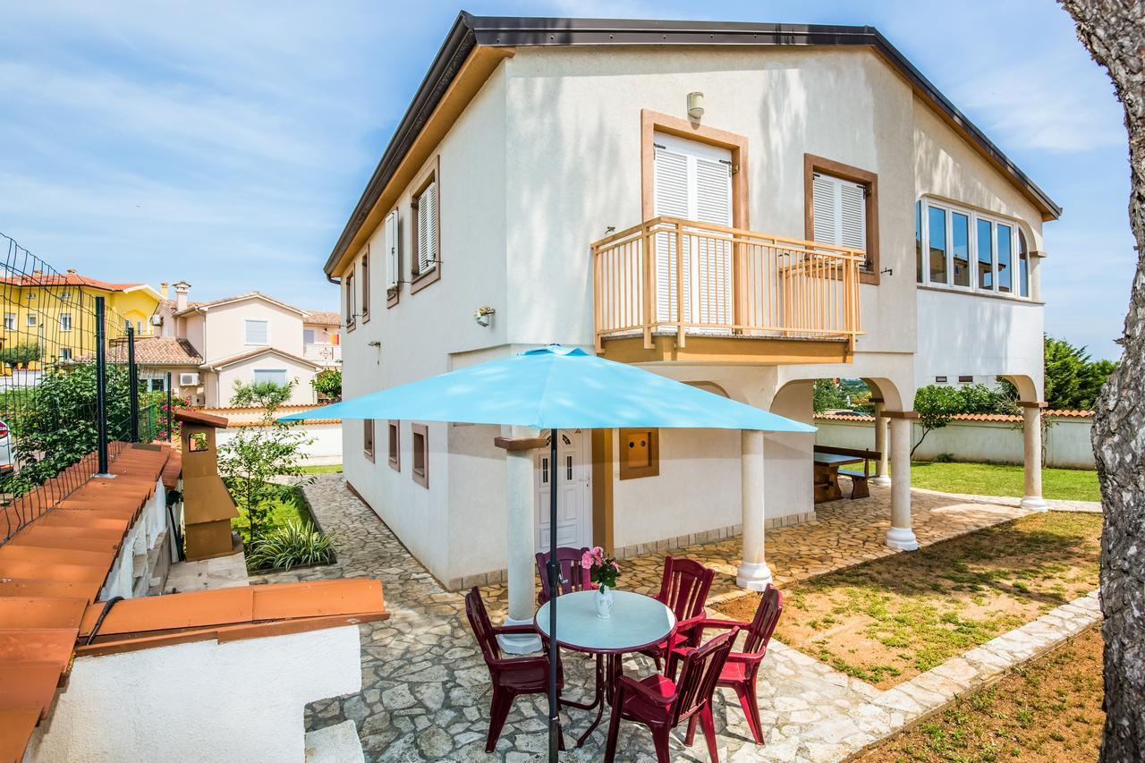 Apartment Carolina Ližnjan 外观 照片